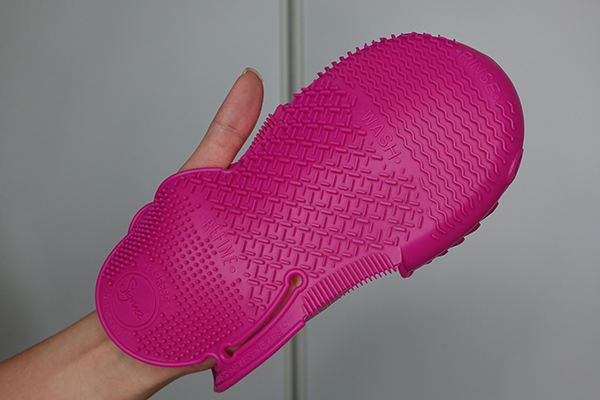 Sigma Brush Glove 1