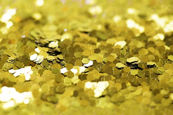 golden glitter makeup