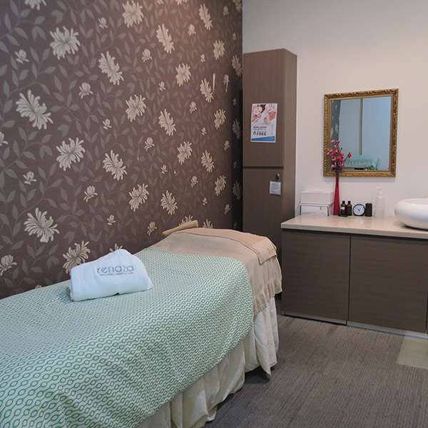 Renaza Facial Room