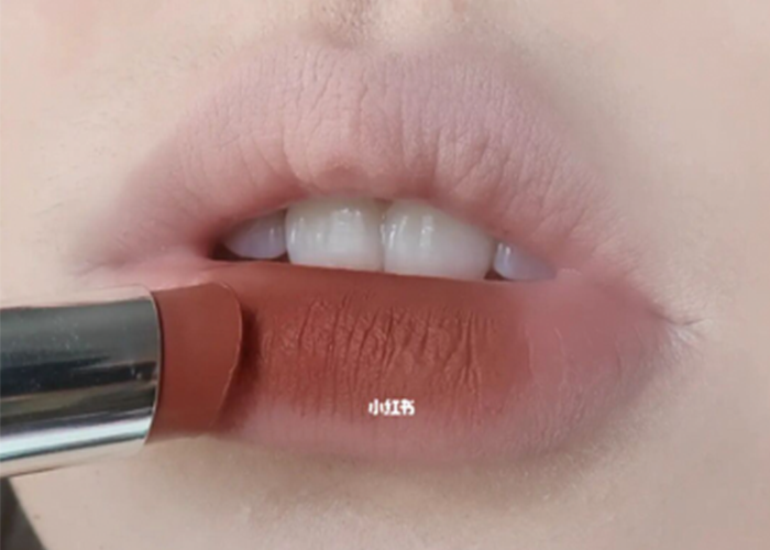 Fall head over heels for this “cinnamon tea” lipstick, because we sure have  – Daily Vanity Singapore