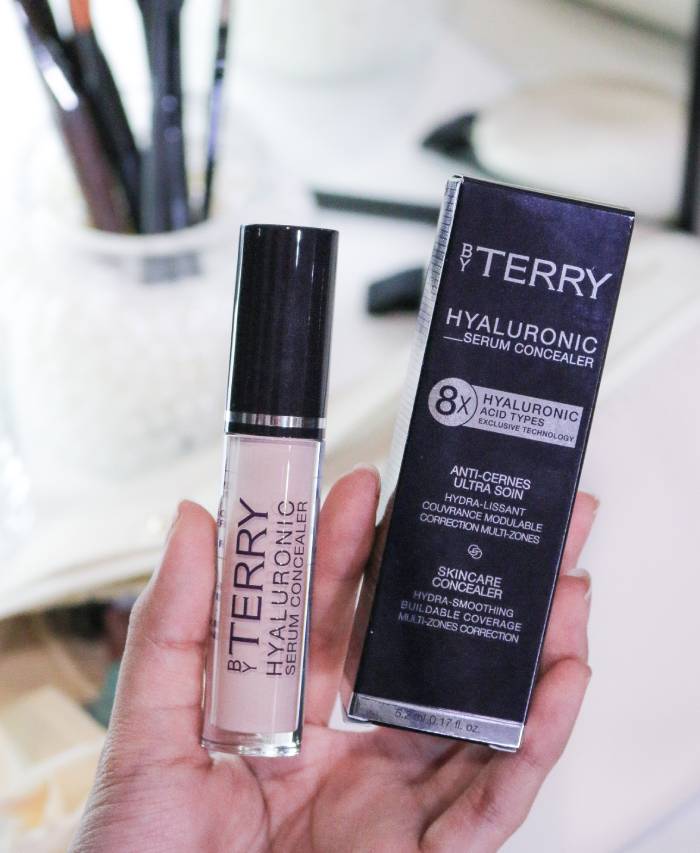 by terry hyaluronic serum concealer