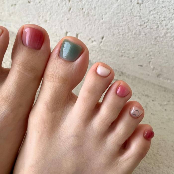 Pedicure Fourth Toe Nail Art