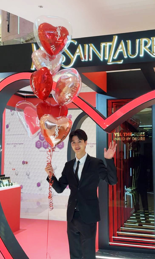 ysl beauty the inks pop-up entrance ambassador